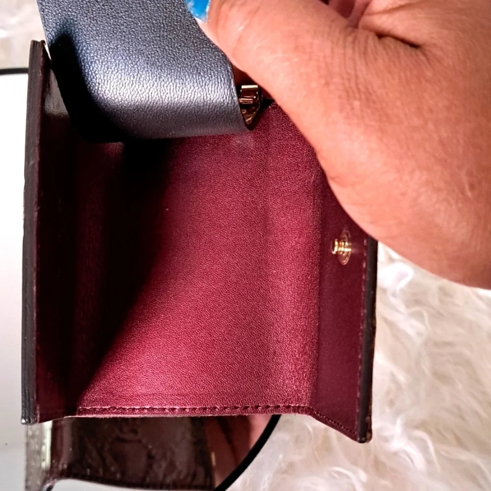 Gucci Guccissima Gold Heart Patent Leather Keyholder  EUC